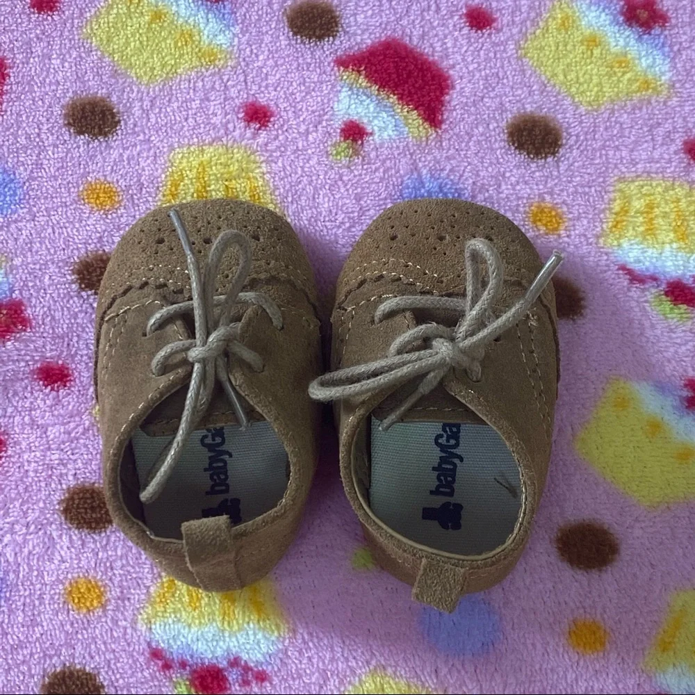GAP Baby Boys Size 0-3 Months Tan / Brown Classic Suede Brogue Booties